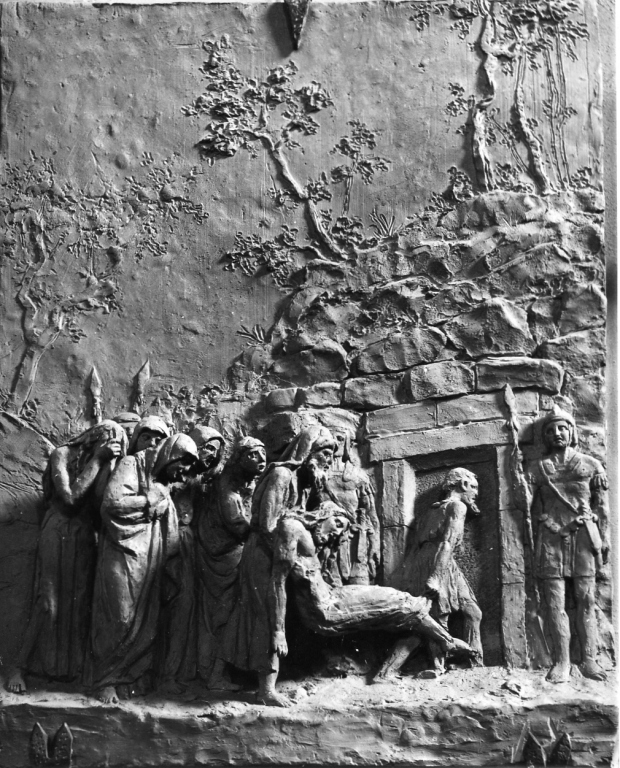 stazione XIV: Gesù deposto nel sepolcro (formella) di Sassetti Ghino (sec. XX)