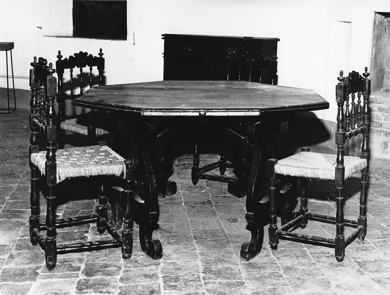 tavolo, opera isolata - bottega Italia centrale (sec. XVIII)