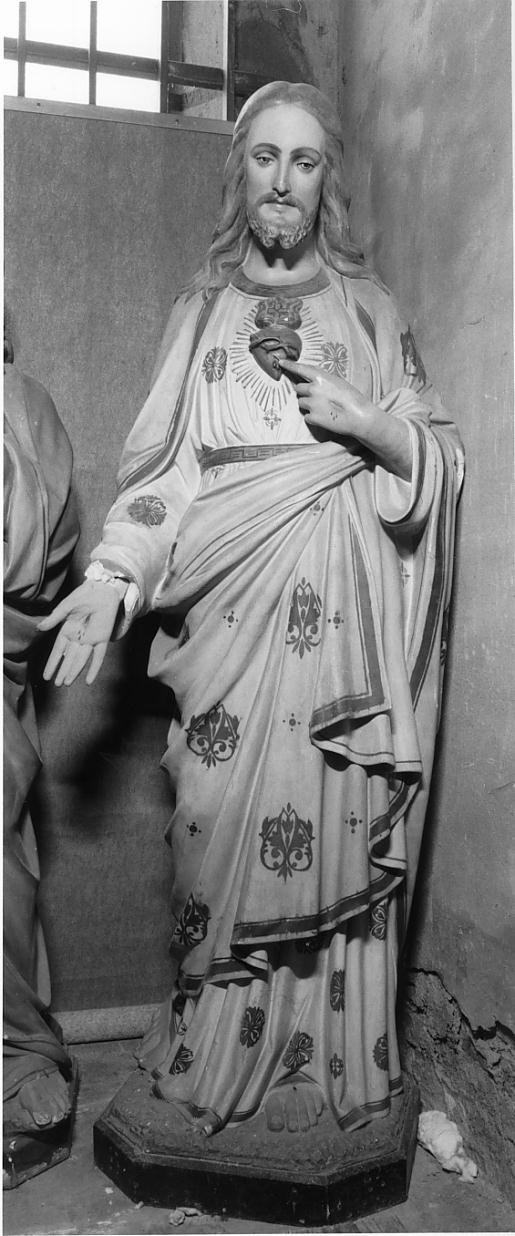Sacro Cuore di Gesu' (statua, elemento d'insieme) di Righetti Emilio (sec. XX)