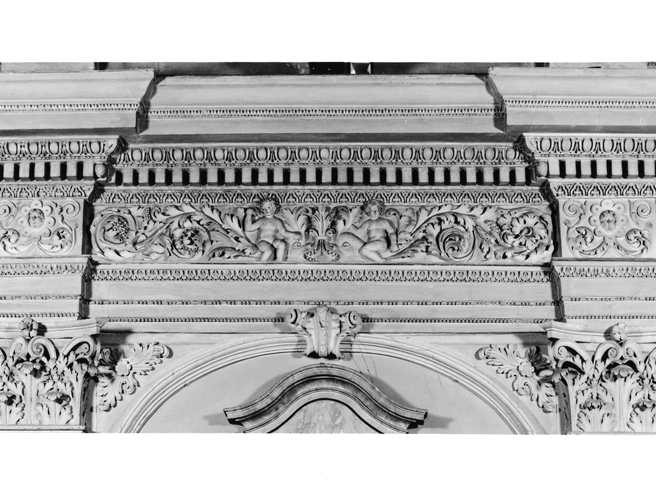 decorazione plastico-architettonica, elemento d'insieme di Colomba Andrea (sec. XVI)