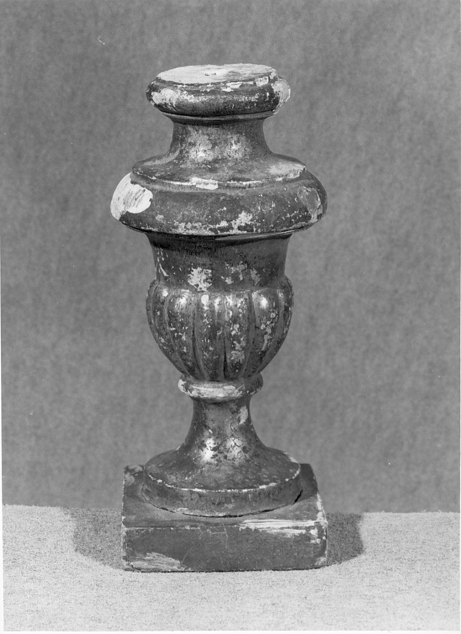 vaso d'altare con composizione floreale - ambito mantovano (fine sec. XVIII)