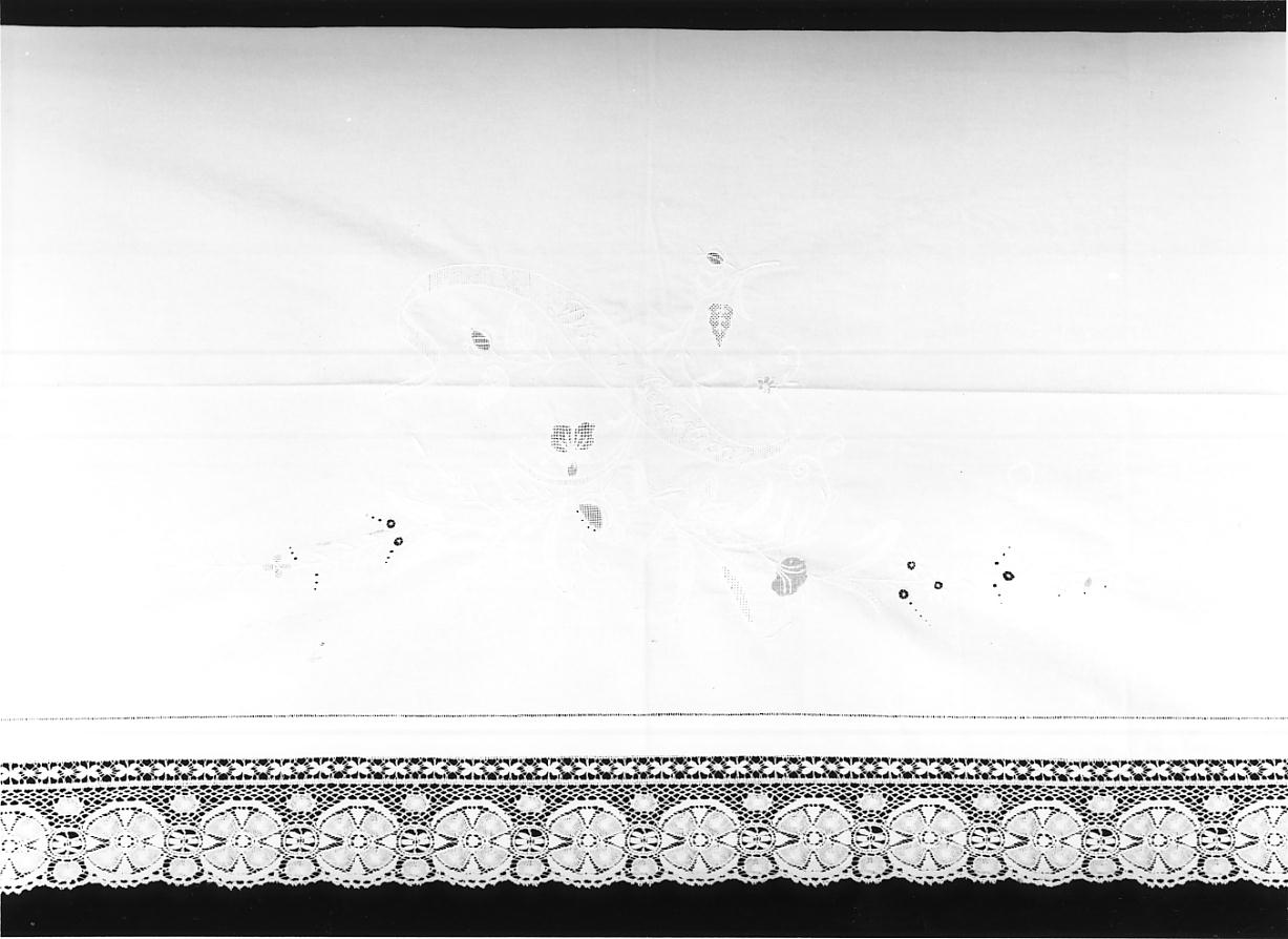 iscrizione/motivi decorativi floreali (tovaglia d'altare, opera isolata) - manifattura cremonese (primo quarto sec. XX)