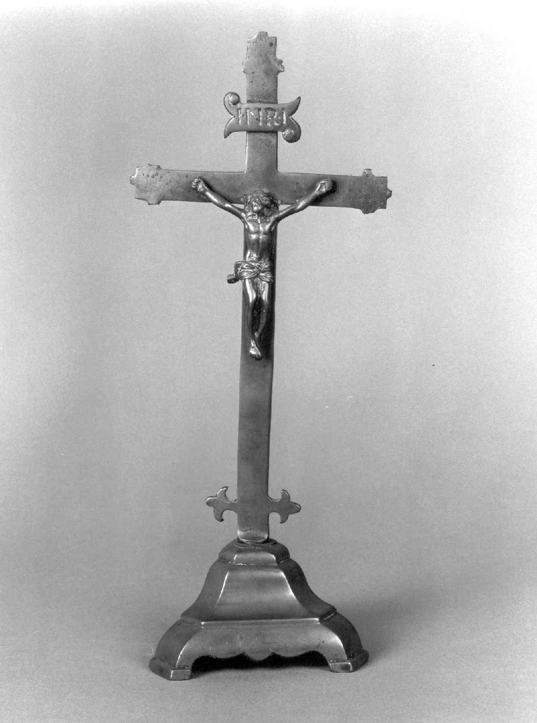 croce d'altare, opera isolata - ambito lombardo (prima metà sec. XX)