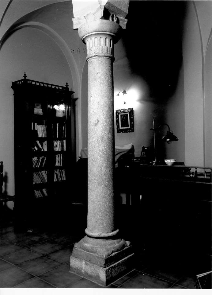 colonna, opera isolata - ambito mantovano (prima metà sec. XVI)