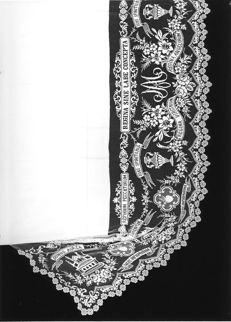 monogramma mariano/motivi decorativi floreali/iscrizioni (tovaglia, opera isolata) - manifattura cremonese (primo quarto sec. XX)