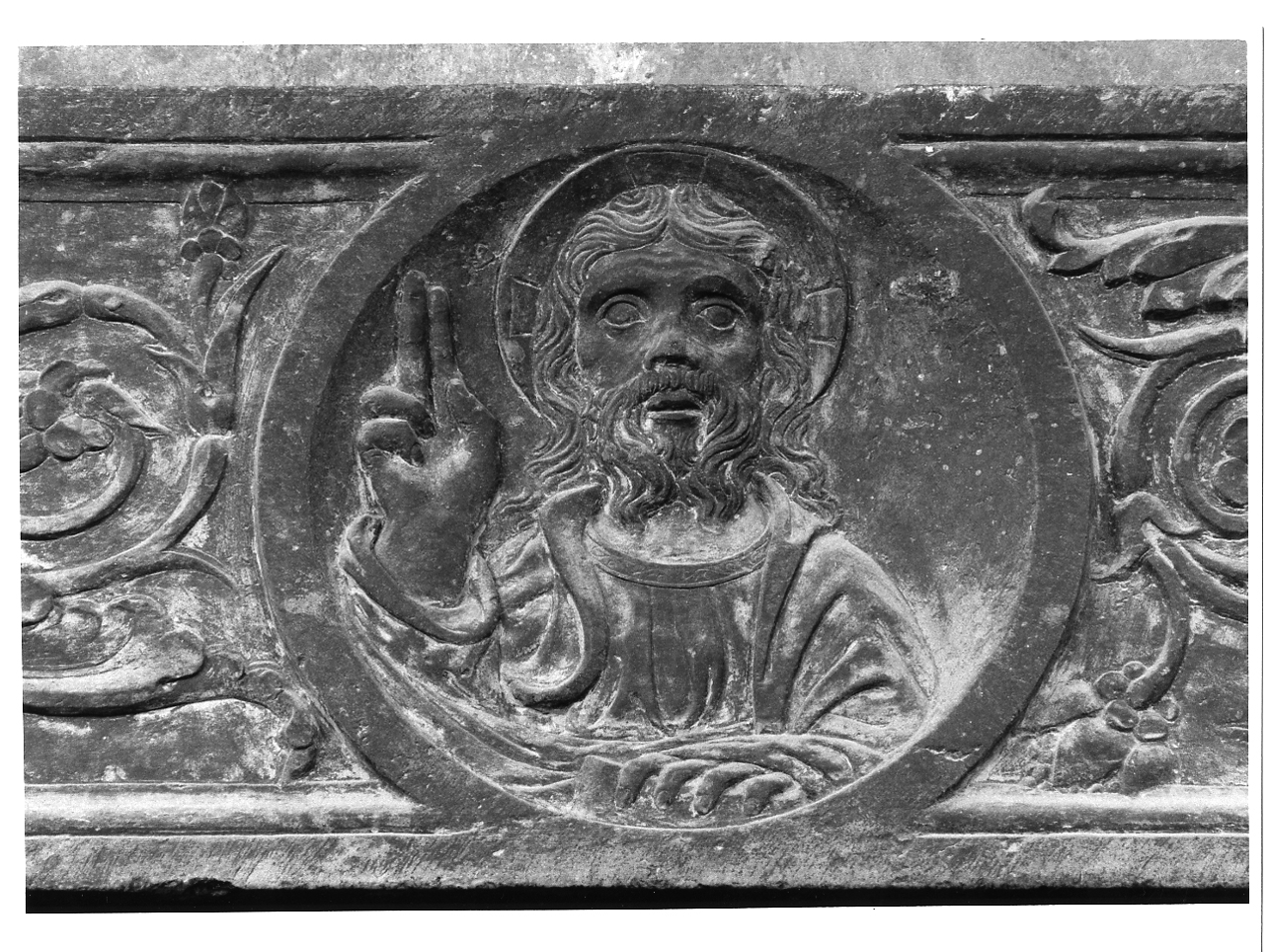 Cristo benedicente (rilievo, elemento d'insieme) - ambito lombardo (seconda metà sec. XV)
