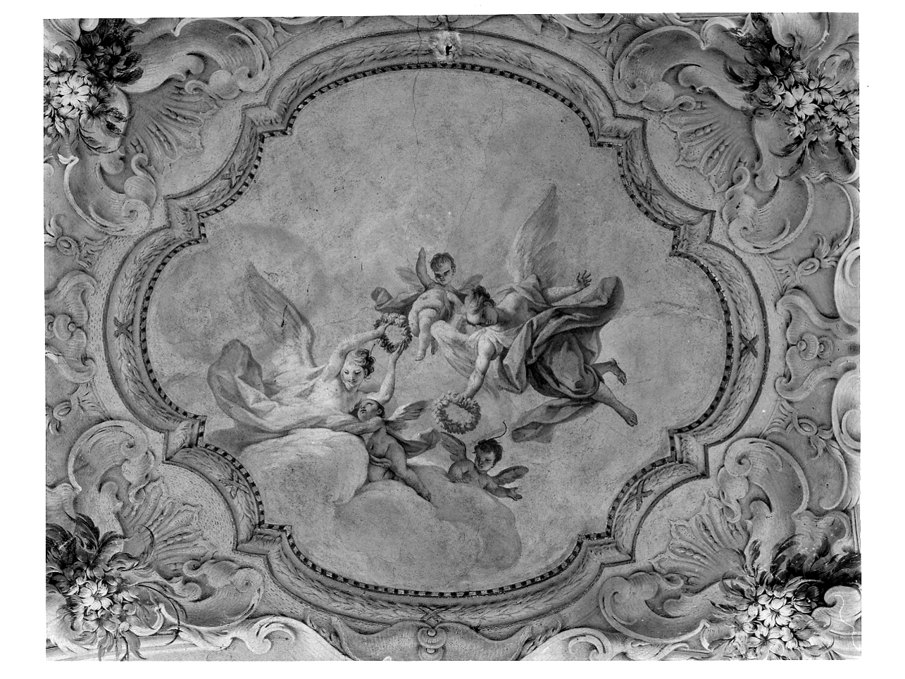 angeli con ghirlande di fiori (dipinto, elemento d'insieme) di Sassi Giovanni Battista (e aiuti) (secondo quarto sec. XVIII)