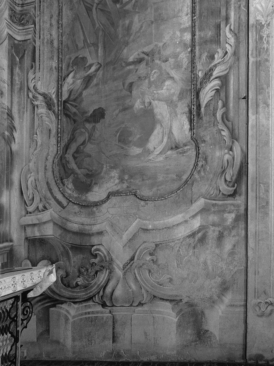 cornice architettonica dipinta (dipinto, elemento d'insieme) di Sassi Giovanni Battista (e aiuti) (secondo quarto sec. XVIII)