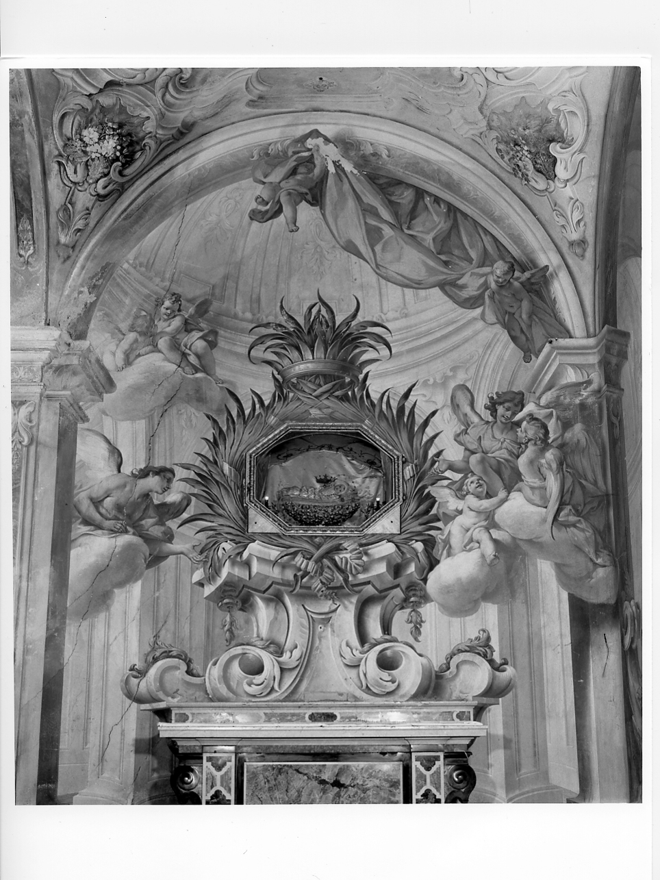 ancona dipinta con angeli (dipinto, elemento d'insieme) di Sassi Giovanni Battista (e aiuti) (prima metà sec. XVIII)