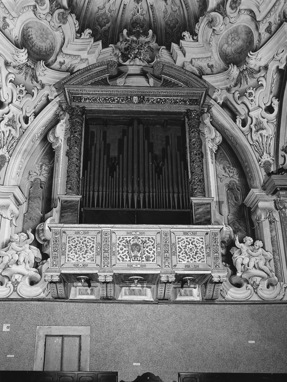 cornice architettonica dipinta con angeli (dipinto, elemento d'insieme) di Sassi Giovanni Battista (e aiuti) (secondo quarto sec. XVIII)