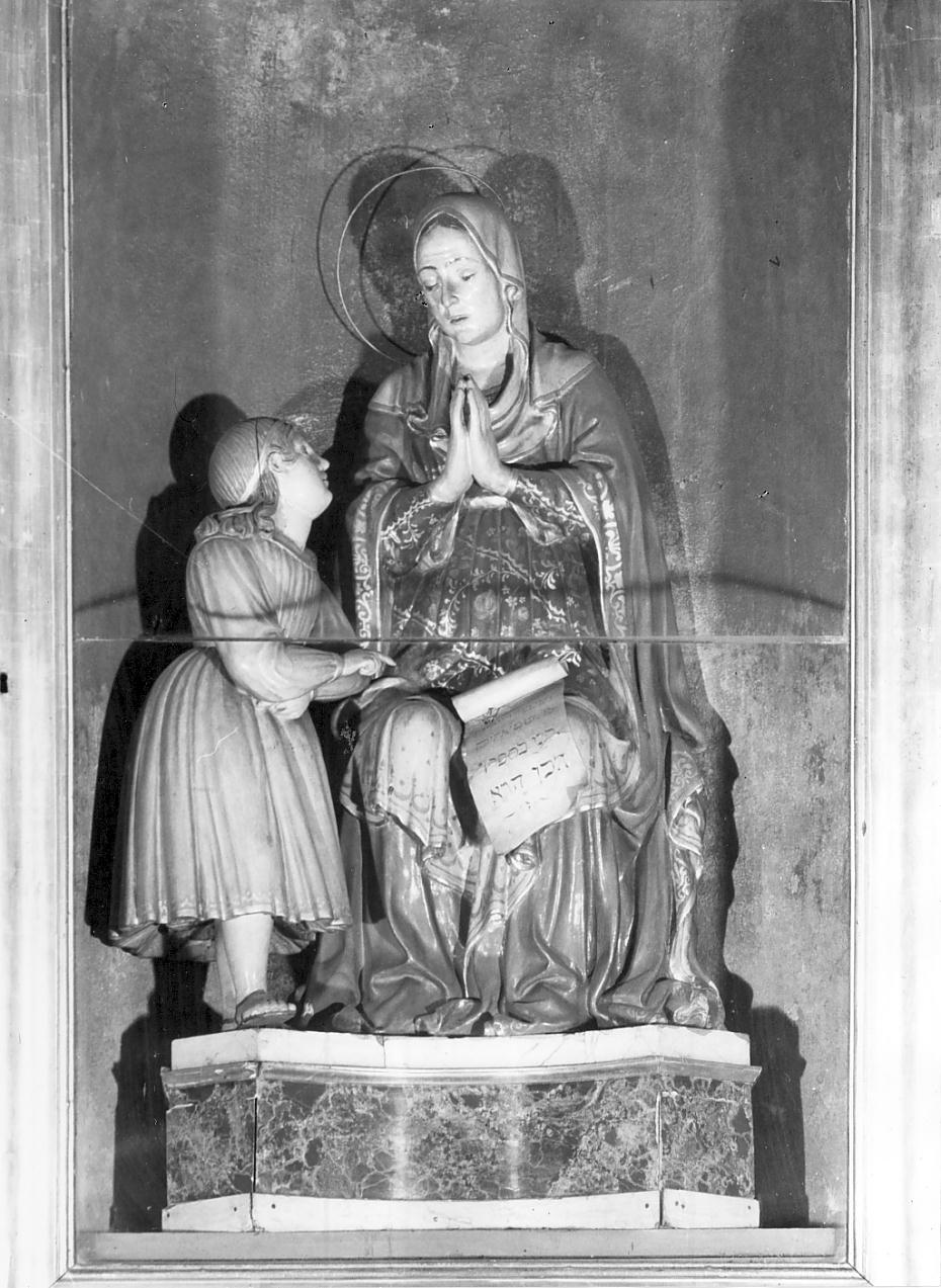 Sant'Anna e Maria Vergine bambina (gruppo scultoreo, elemento d'insieme) - ambito cremonese (sec. XVII)