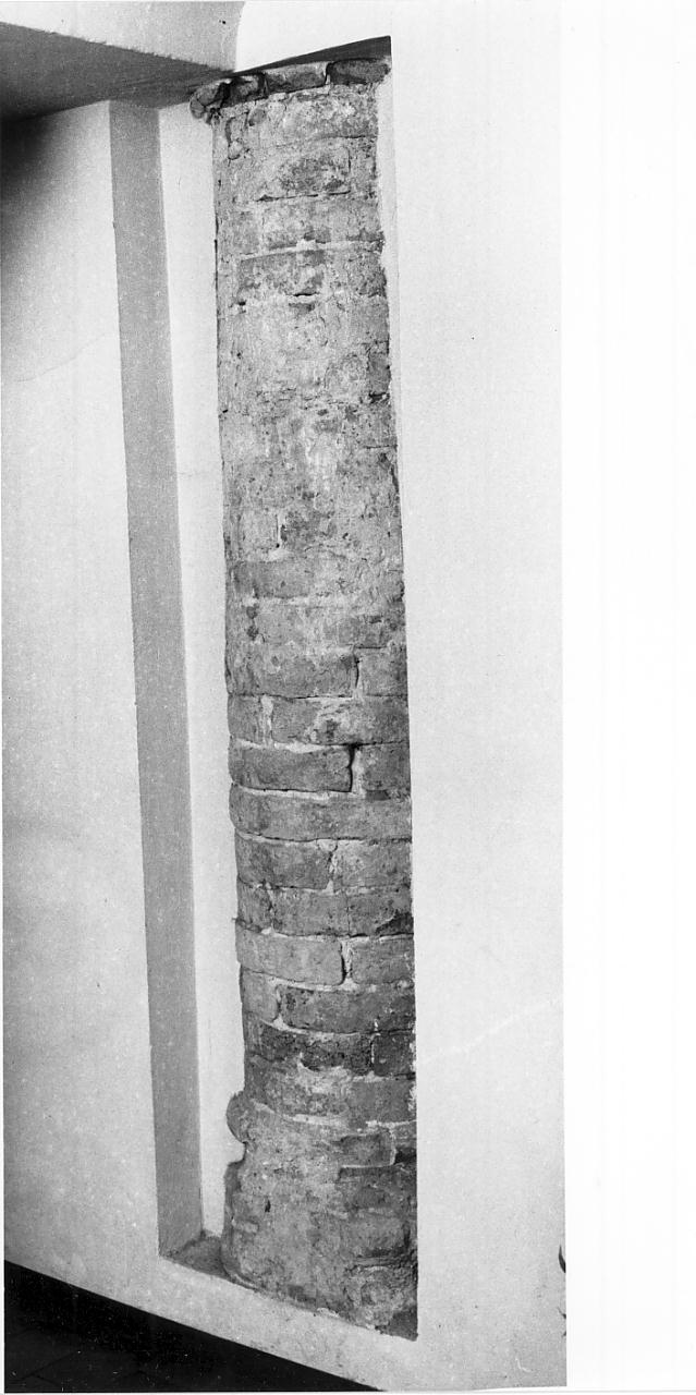 colonna, opera isolata - ambito mantovano (sec. XVI)