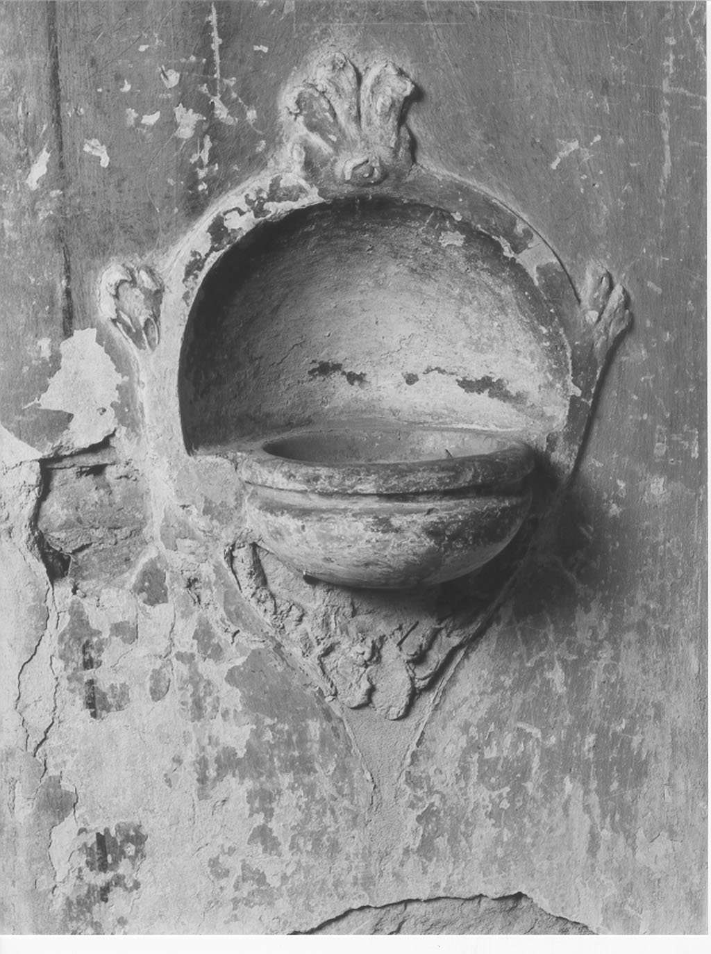 acquasantiera da parete, opera isolata - manifattura mantovana (seconda metà sec. XVIII)