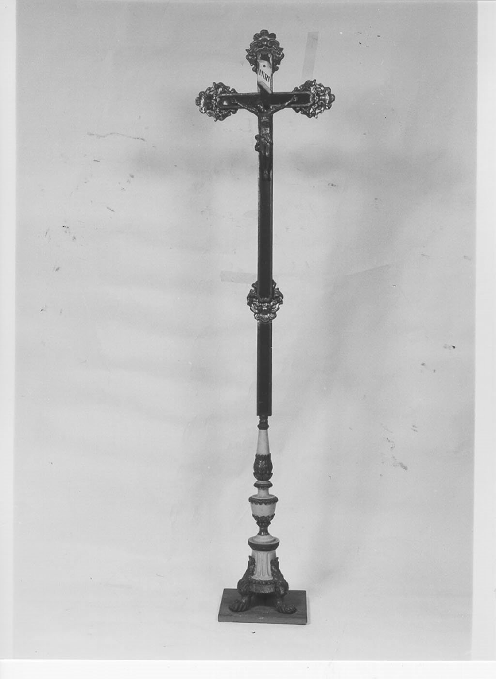 croce d'altare, opera isolata - manifattura mantovana (seconda metà sec. XVIII)