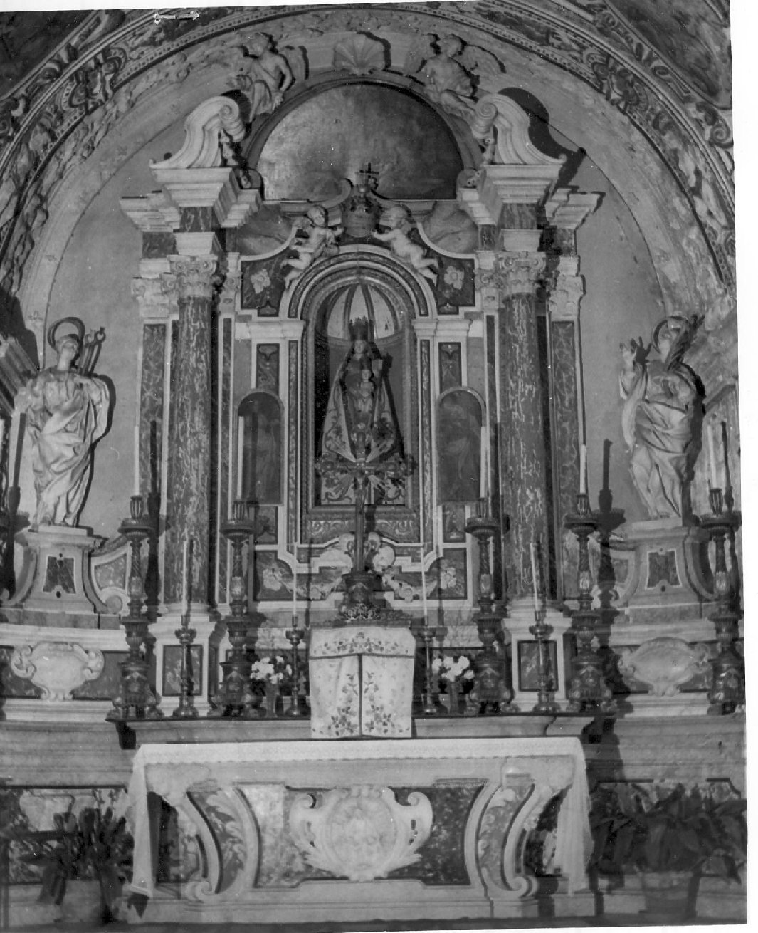 altare maggiore, insieme di Ranghieri Zuabatta, Corbarelli Domenico, Sorattino Paolo (sec. XVIII)