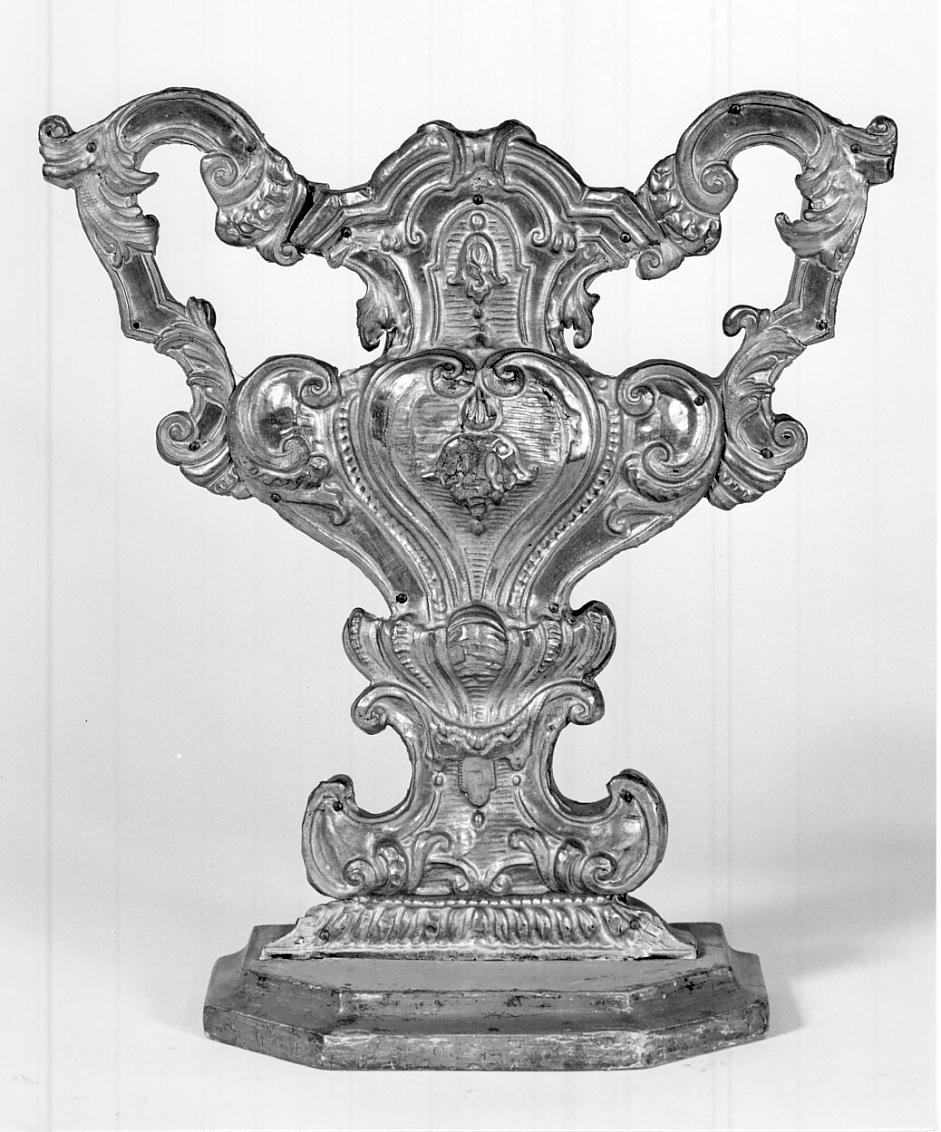 vaso d'altare con composizione floreale, serie - ambito italiano (sec. XVIII)