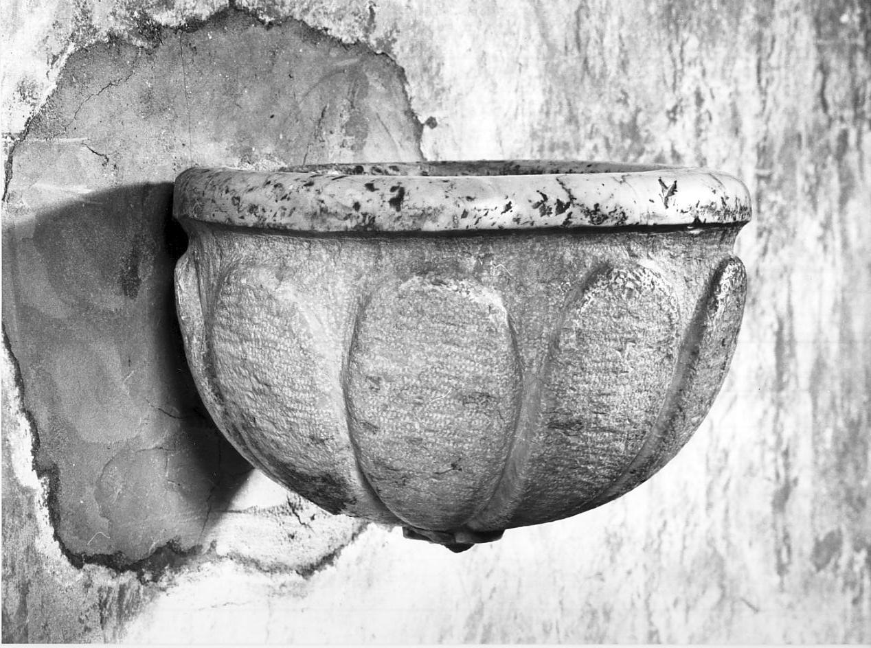 acquasantiera da parete, opera isolata - ambito Italia settentrionale (secc. XVII/ XVIII)