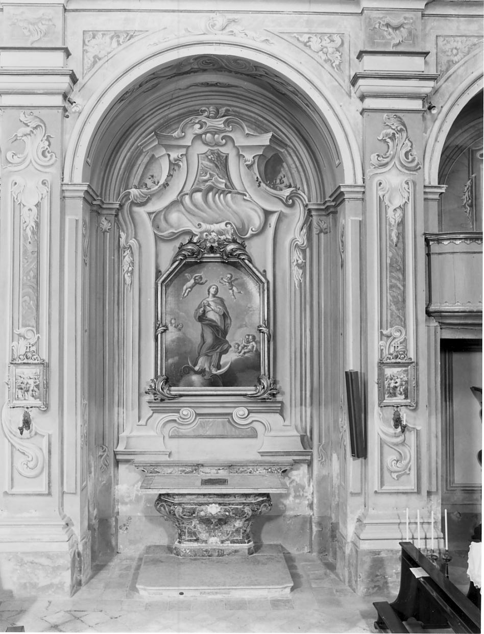 ancona dipinta//motivi decorativi a volute//motivi decorativi a tralci divite (dipinto murale, elemento d'insieme) - ambito cremonese (prima metà sec. XVIII)