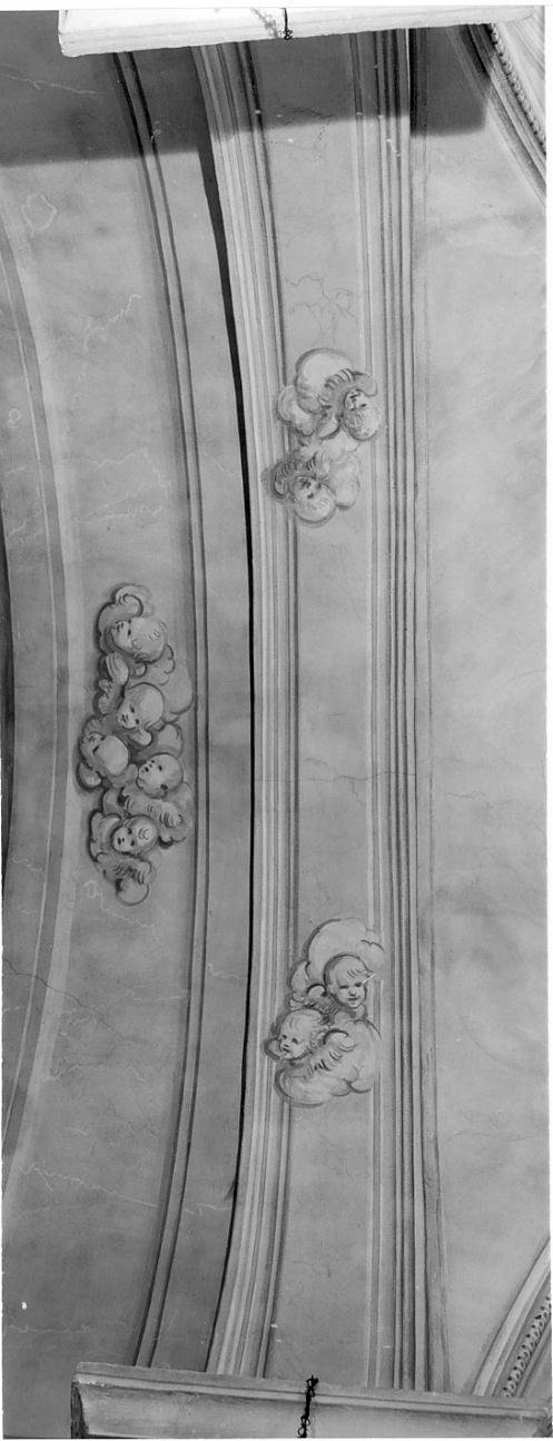 Teste di angioletti (dipinto, elemento d'insieme) di Trainini Vittorio, Imperatori Carlo (metà sec. XX)