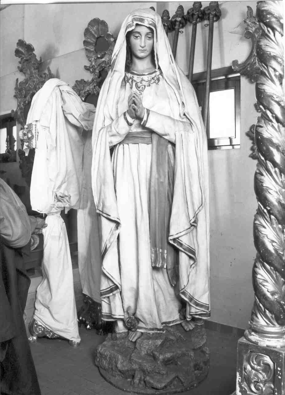 Madonna di Lourdes (statua, opera isolata) - produzione bresciana (prima metà sec. XX)