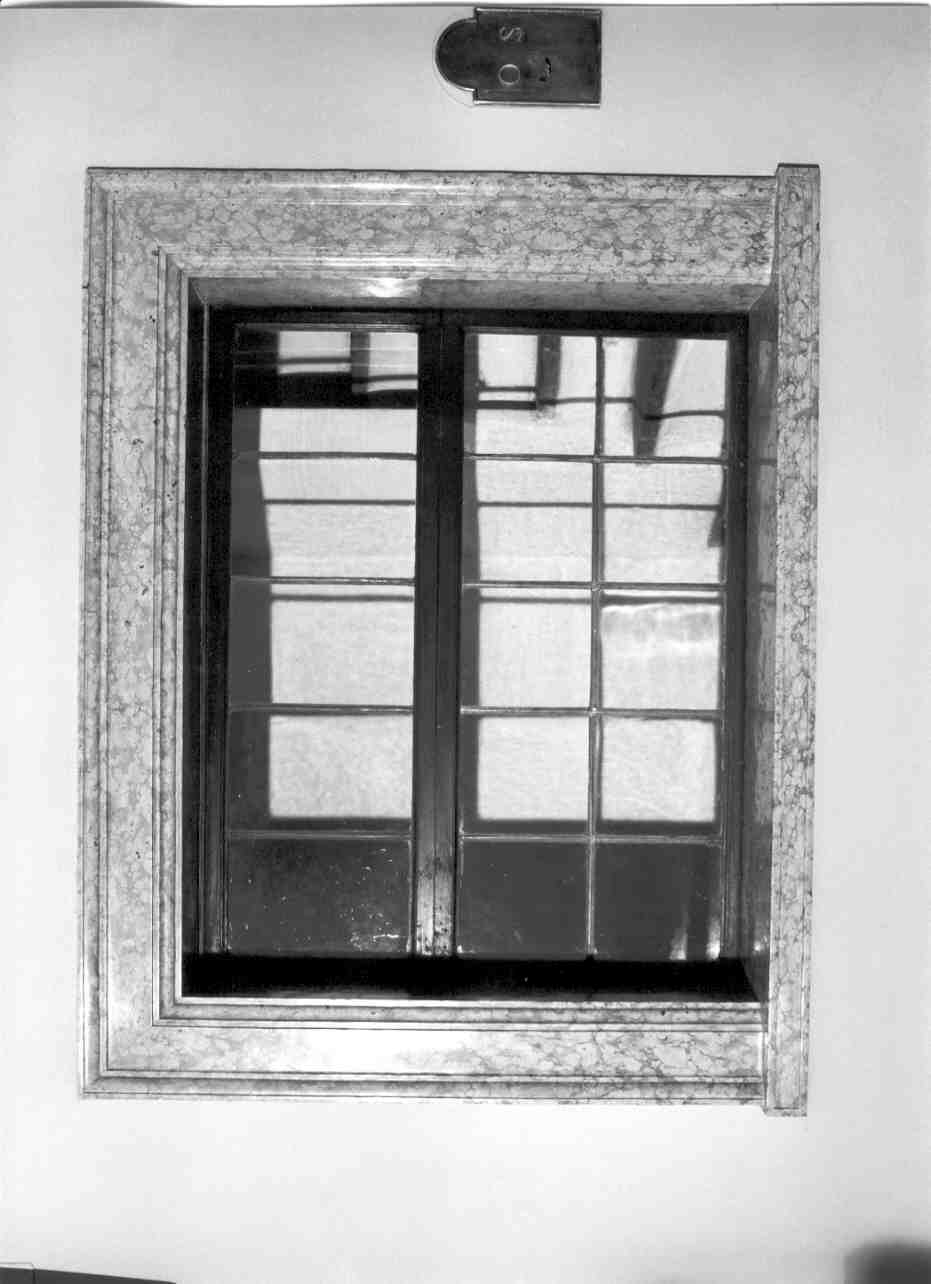 mostra di finestra, coppia - bottega mantovana (sec. XVIII)