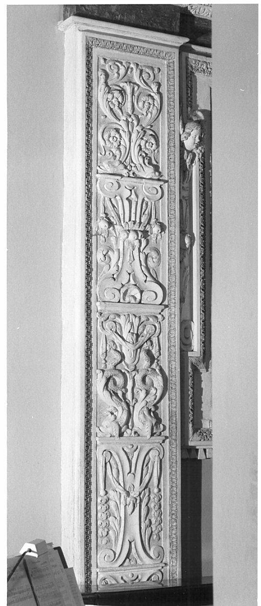 motivi decorativi a grottesche (decorazione plastica, elemento d'insieme) - bottega lombarda (sec. XVIII)