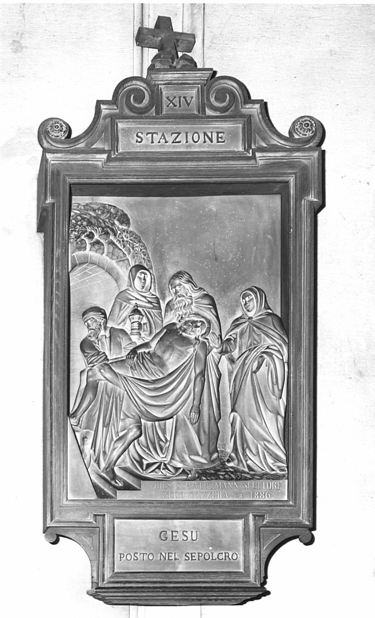 stazione XIV: Gesù deposto nel sepolcro (rilievo, elemento d'insieme) di Schwerzmann Giuseppe (sec. XIX)