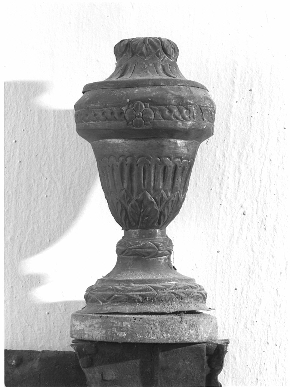 vaso d'altare con composizione floreale - bottega lombarda (sec. XIX)