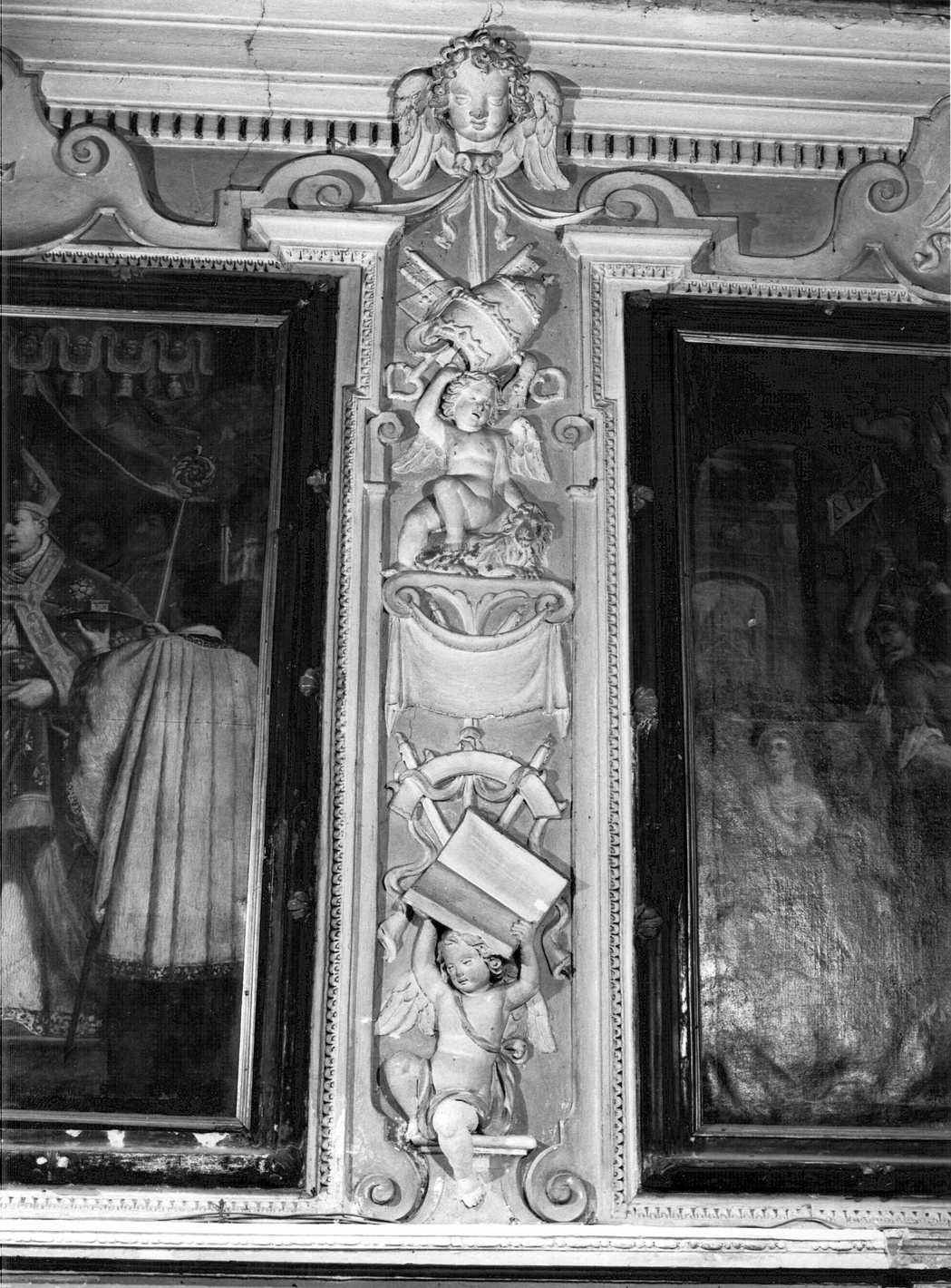 angeli con i simboli della passione (decorazione plastica, elemento d'insieme) - ambito lombardo (sec. XVII)
