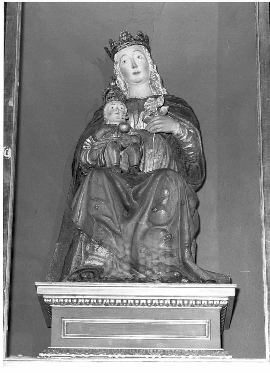 Madonna con Bambino (statua, opera isolata) di Del Maino Giovanni Angelo (sec. XVI)