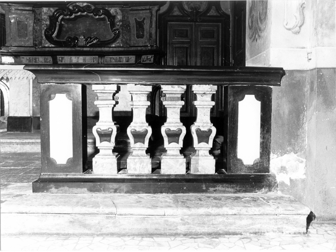 balaustrata di altare, coppia - ambito lariano (prima metà sec. XVIII)