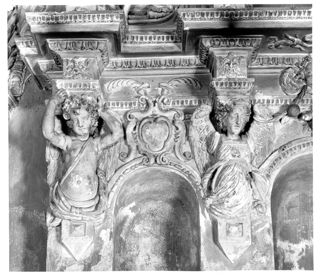 angeli cariatidi con targhe (scultura, elemento d'insieme) di Casella Alessandro (sec. XVII)
