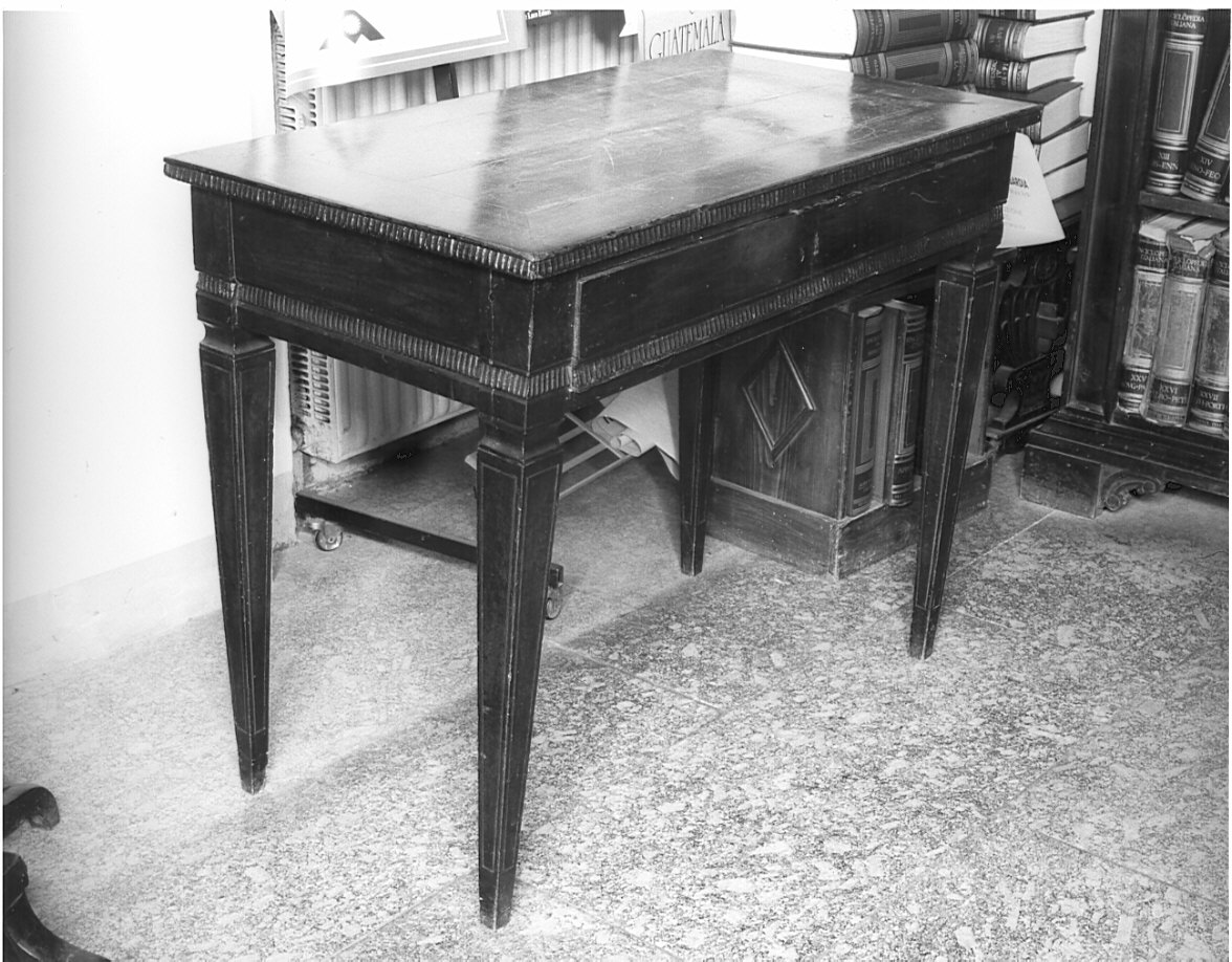 tavolino, opera isolata - bottega lombarda (prima metà sec. XIX)