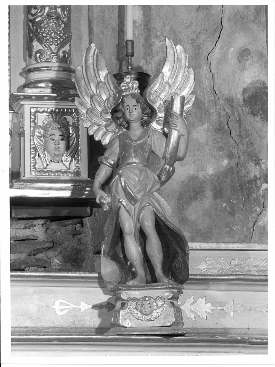 angelo (statuetta portacandelabro, pendant) - ambito italiano (sec. XVII)