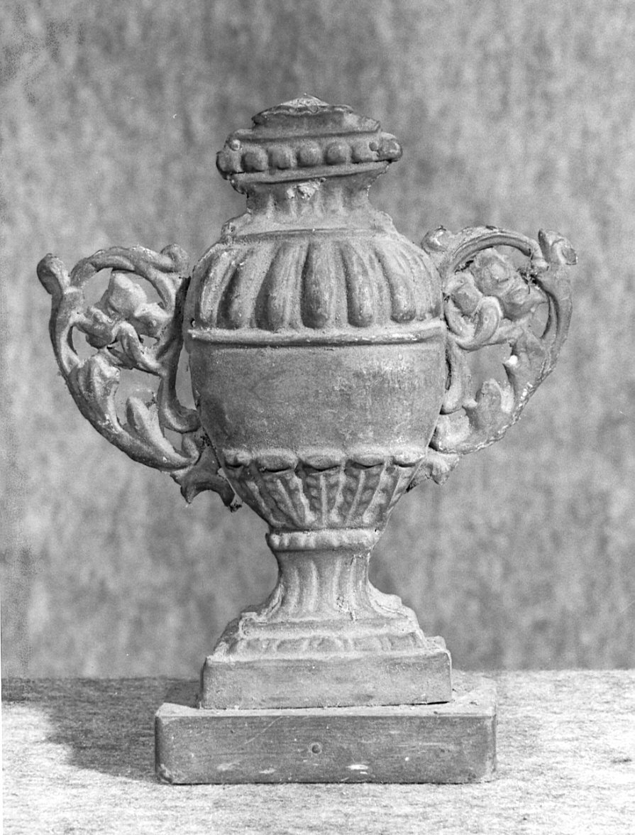 vaso d'altare con composizione floreale, coppia - bottega lombarda (prima metà sec. XIX)