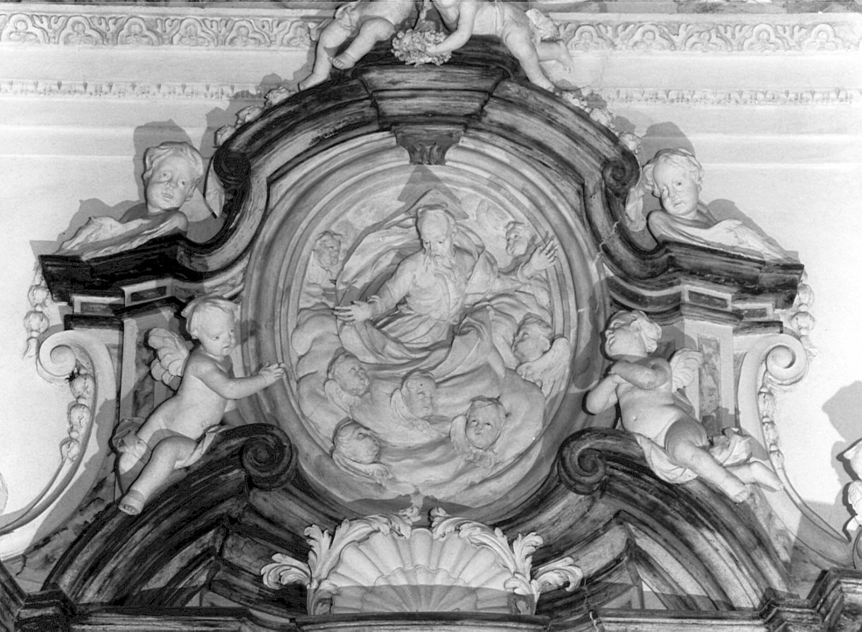 Dio Padre e cherubini (rilievo, elemento d'insieme) di Longhi Gabriele (attribuito) (sec. XVIII)