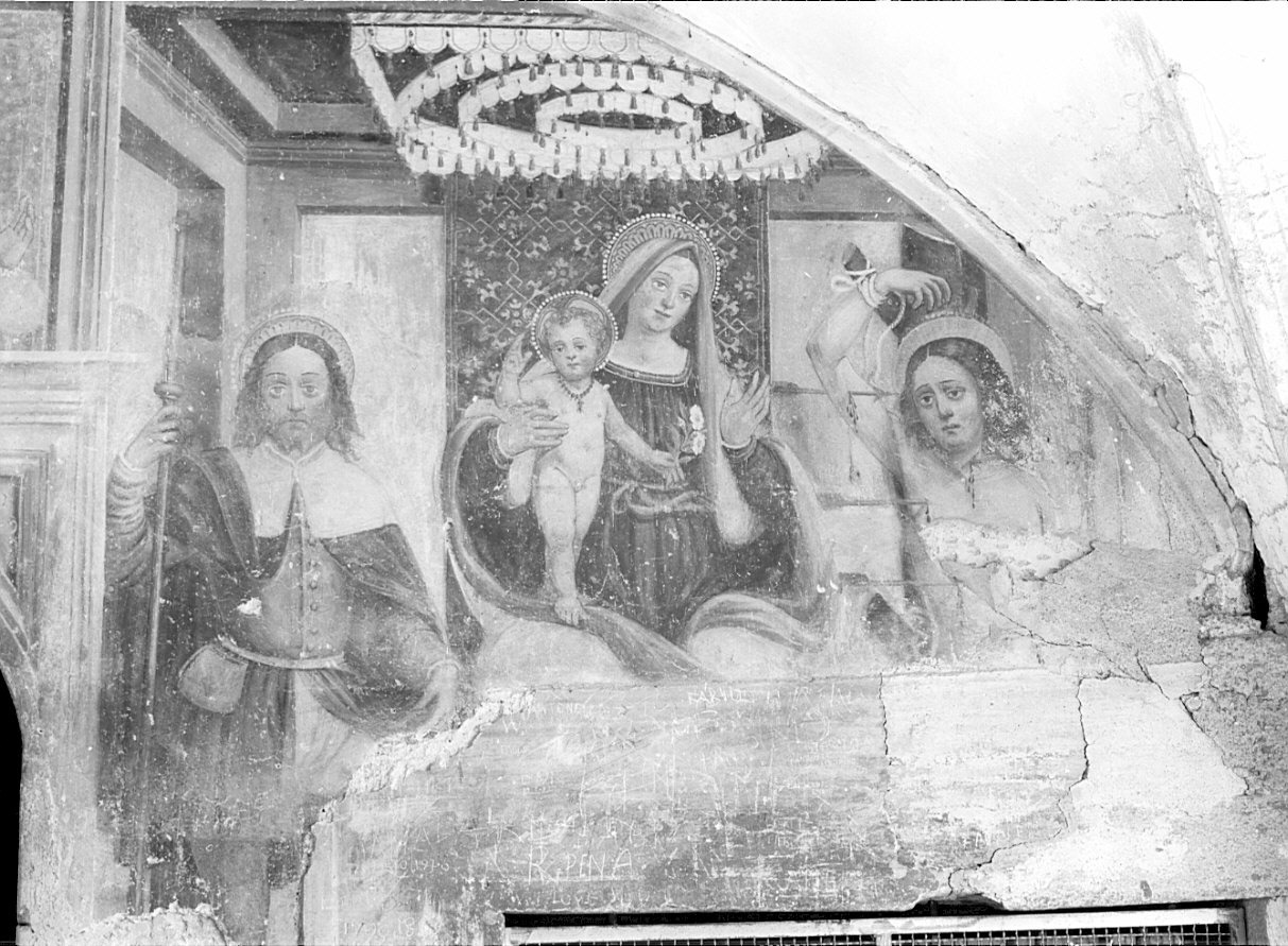 Madonna con Bambino in trono con San Rocco e San Sebastiano (dipinto, opera isolata) di Valorsa Cipriano (attribuito) (sec. XVI)
