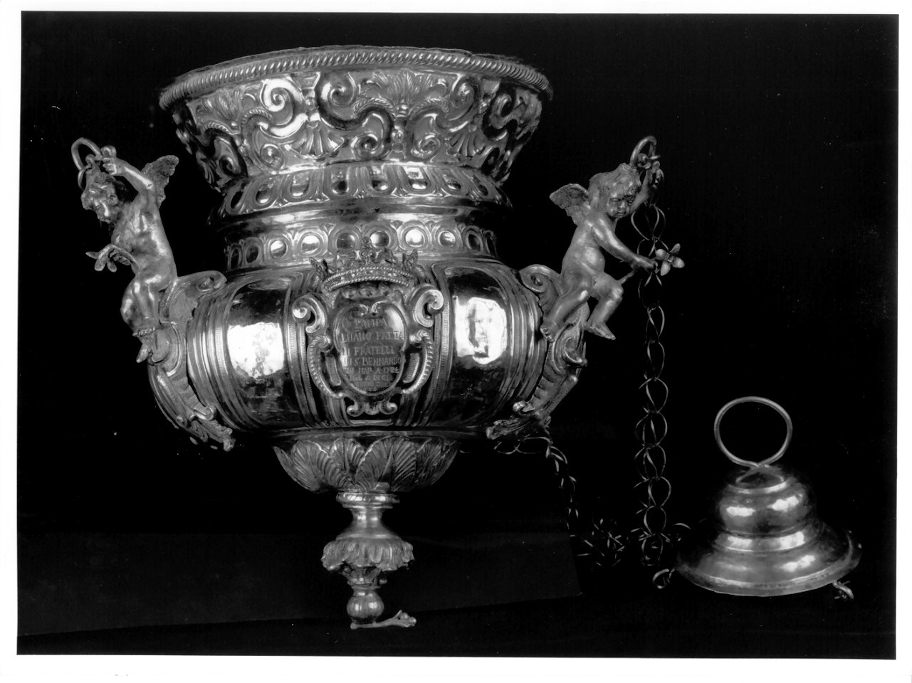 lampada pensile a vaso, opera isolata - bottega napoletana (sec. XVIII)