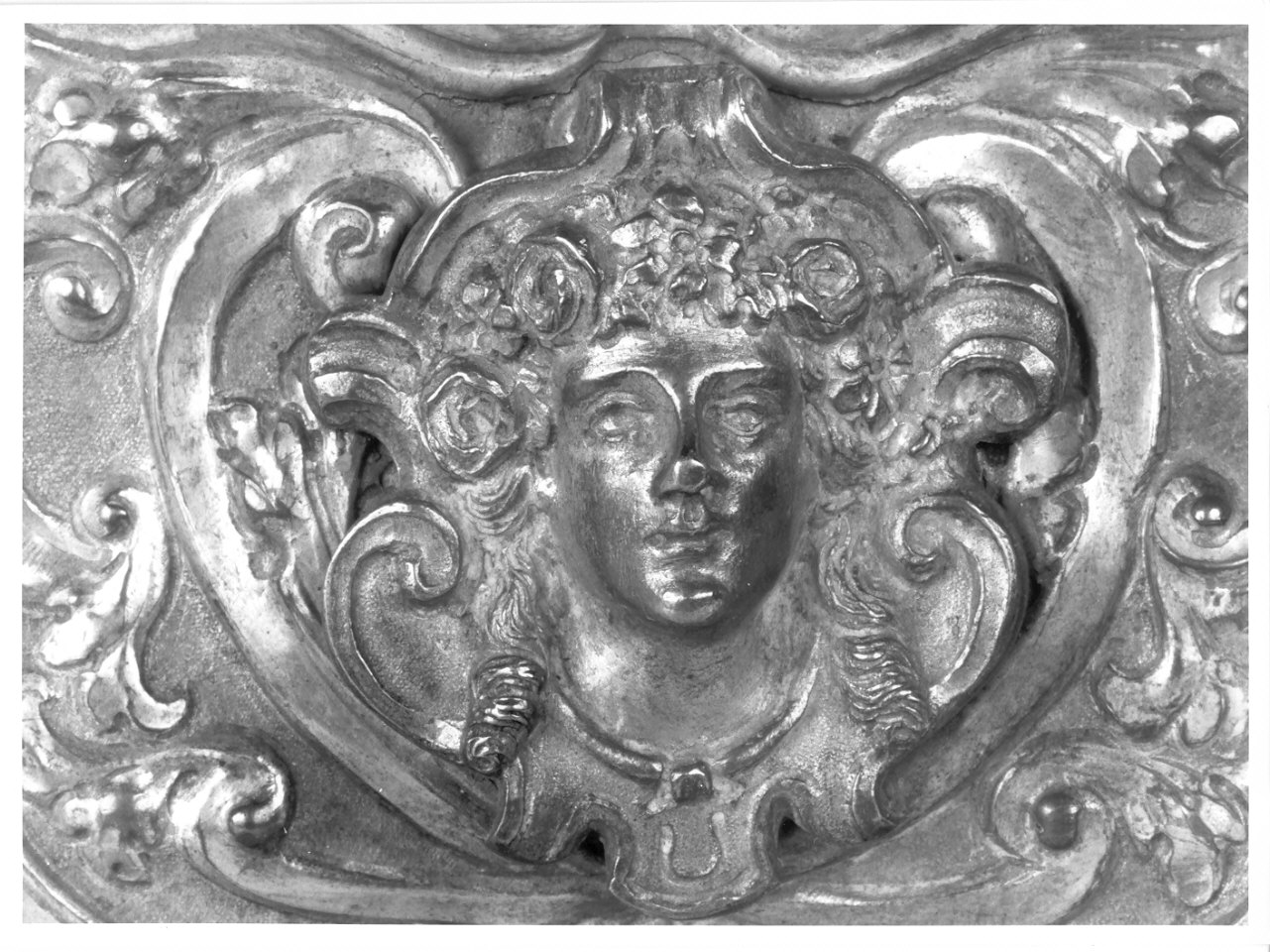 testa di fanciulla (decorazione a sbalzo, coppia) - bottega Italia settentrionale (sec. XVIII)