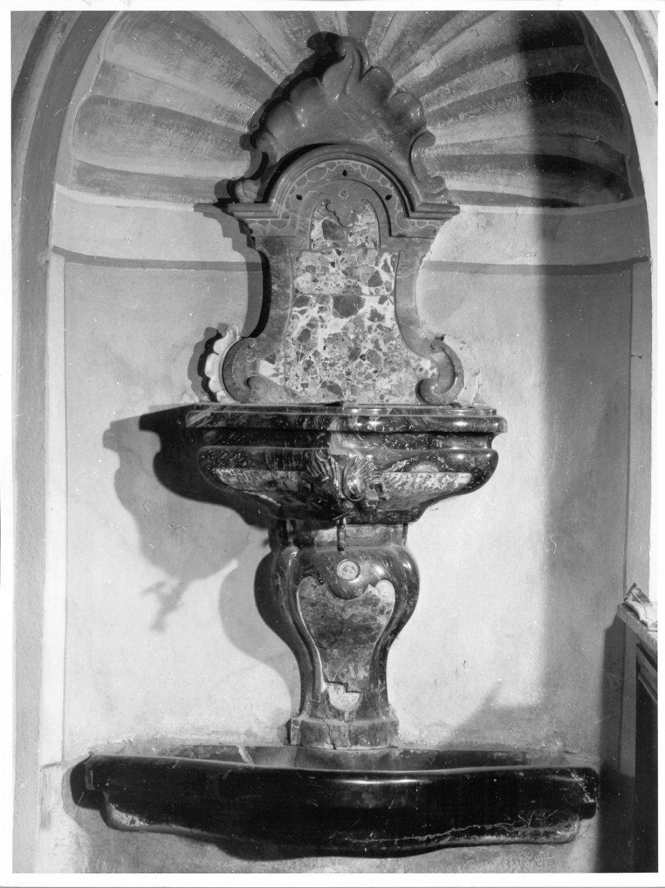 lavabo da sacrestia, opera isolata - ambito lariano (prima metà sec. XVIII)