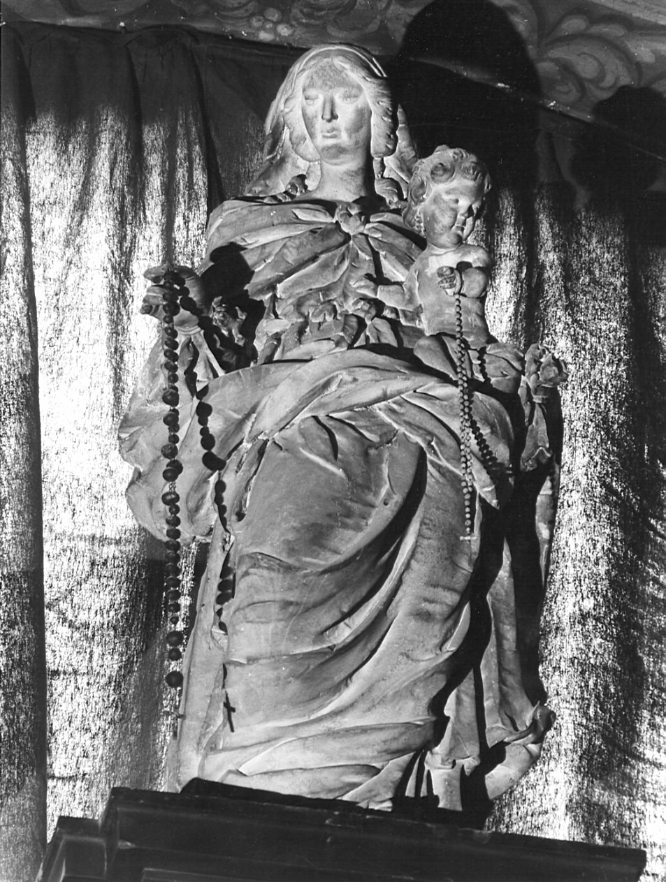 Madonna del Rosario (statua, elemento d'insieme) - bottega lombarda (sec. XVII)