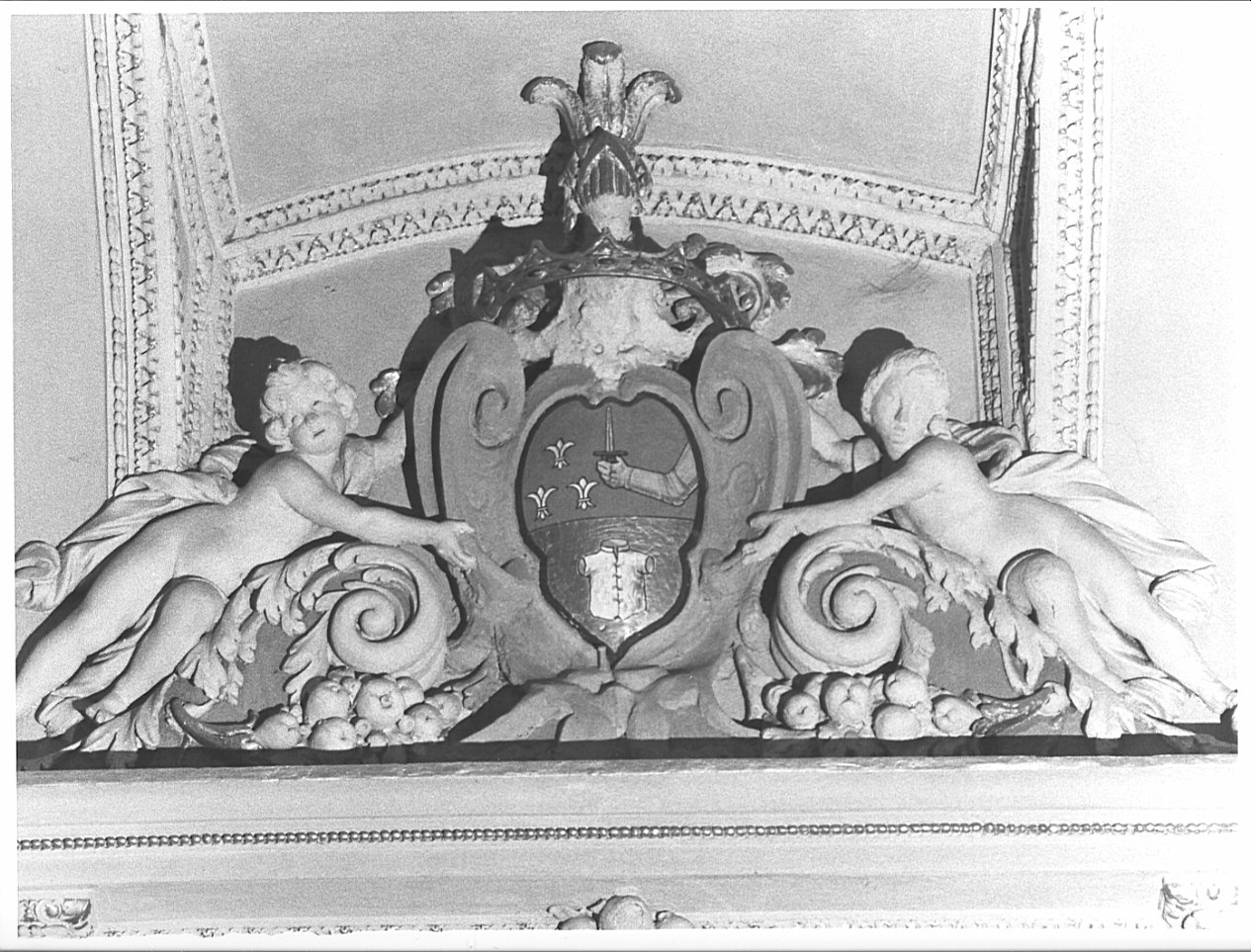 putti reggistemma (scultura, elemento d'insieme) di Sala Giovanni Angelo (maniera) (fine sec. XVII)