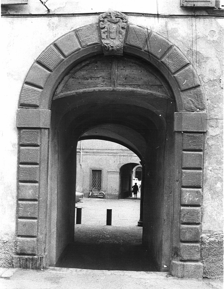 portale - ad arco, opera isolata - bottega bergamasca (sec. XVII)