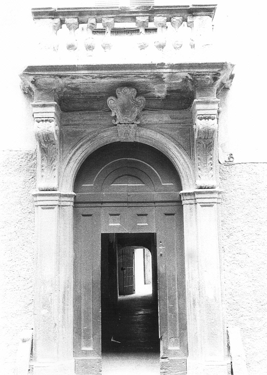 portale - ad arco, opera isolata - bottega bergamasca (?) (metà sec. XVII)