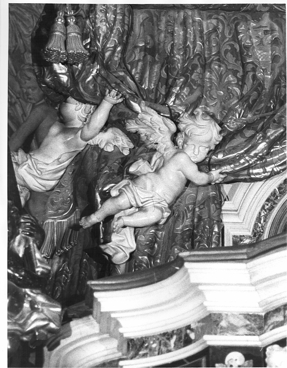 putto volante (scultura, elemento d'insieme) di Fantoni Andrea (sec. XVIII)
