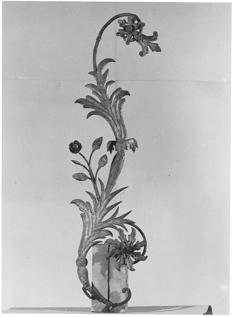 braccio di candelabro, serie - bottega bergamasca (prima metà sec. XVIII)
