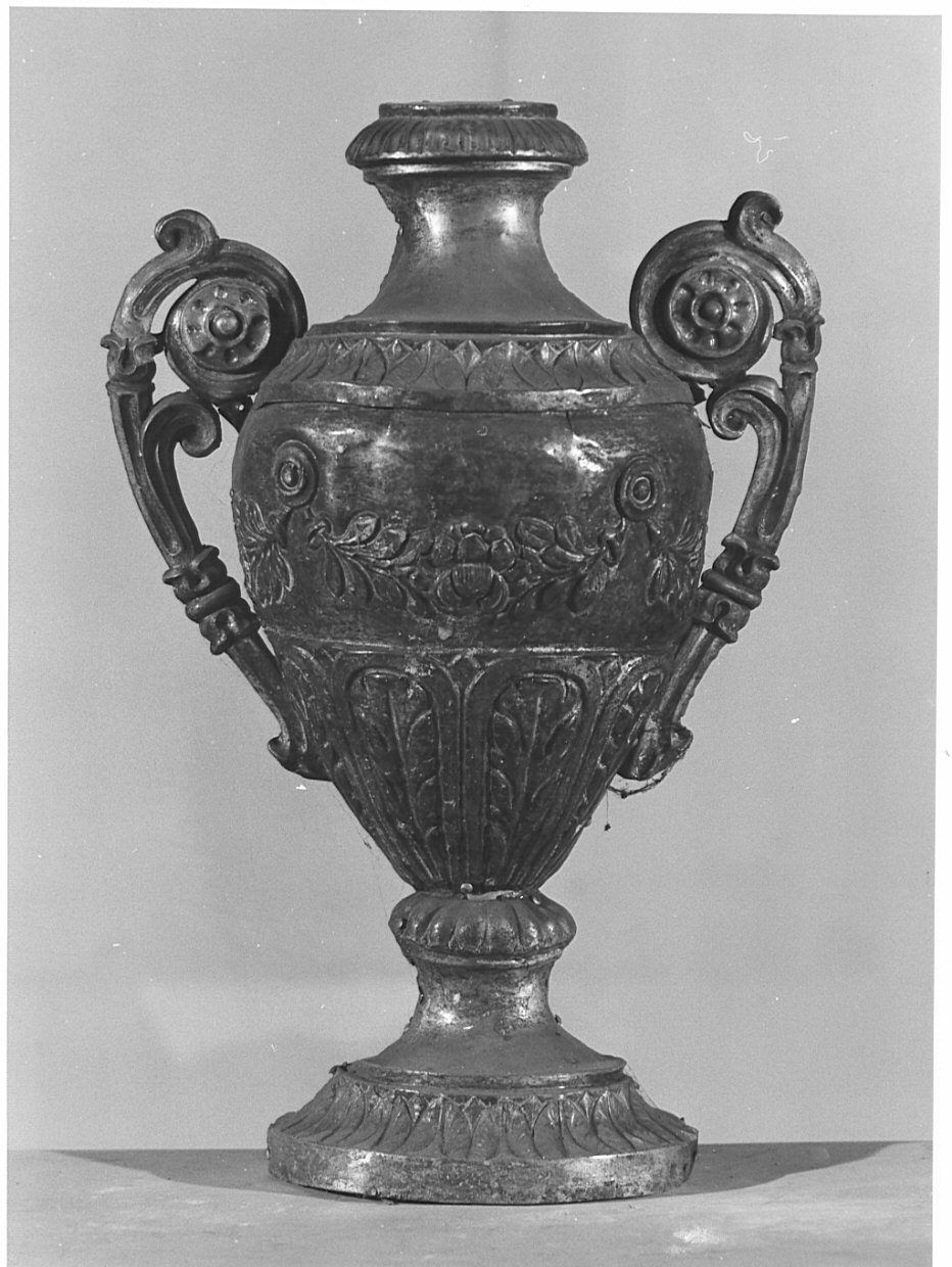 vaso d'altare con composizione floreale, serie - bottega bergamasca (sec. XIX)