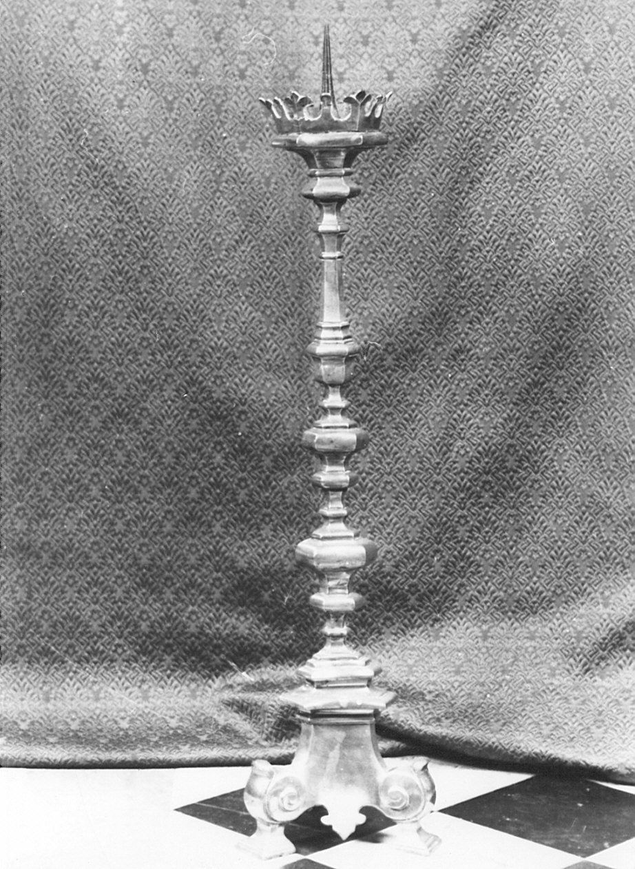 candeliere, opera isolata - bottega lombarda (ultimo quarto sec. XVIII, sec. XVIII)