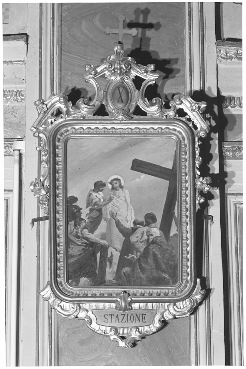 stazione X: Gesù spogliato e abbeverato di fiele (Via Crucis, elemento d'insieme) di Maragliani (sec. XX)