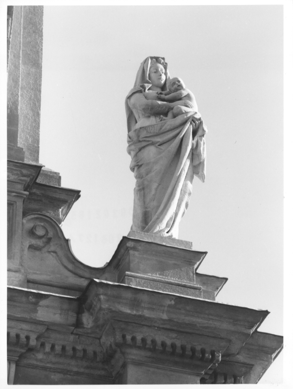 Carità verso il prossimo (statua, complesso decorativo) di Paleni Andrea (secc. XIX/ XX)